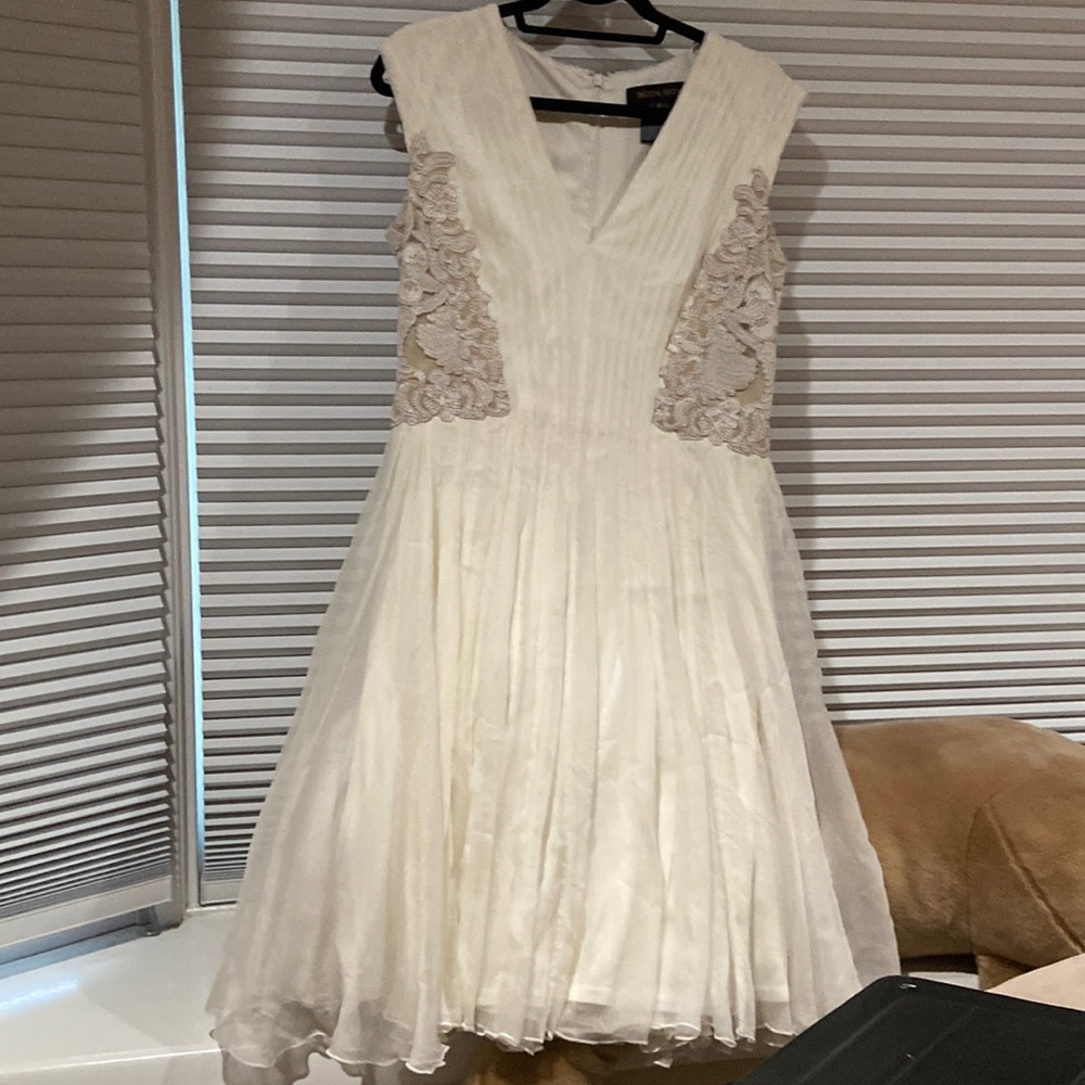 Gorgeous Tadashi Shoji Lace & Chiffon Style Dress